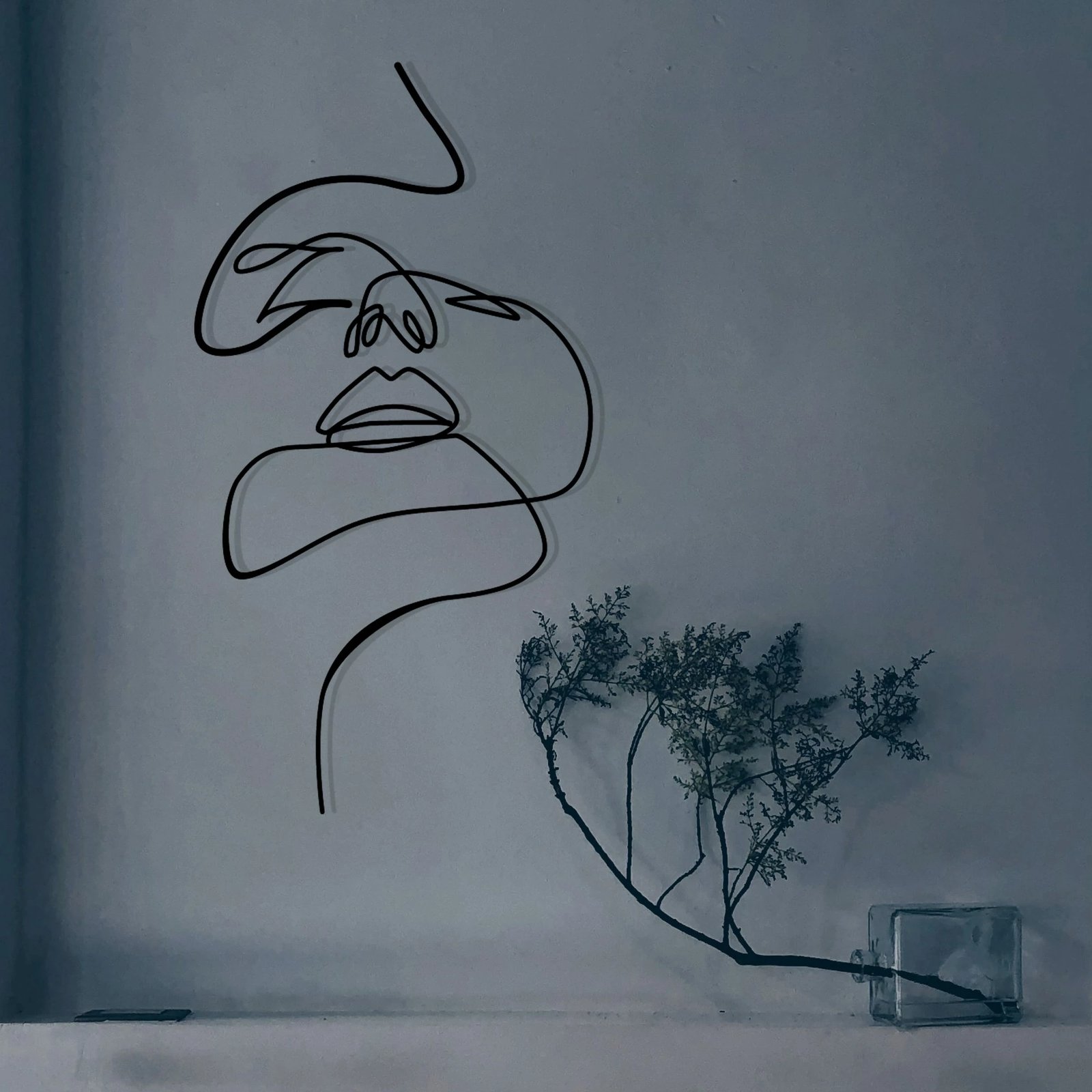 Aksesor dekorativ metalik për mur, Wallity Glycon, ngjyrë e zezë, 36x68cm