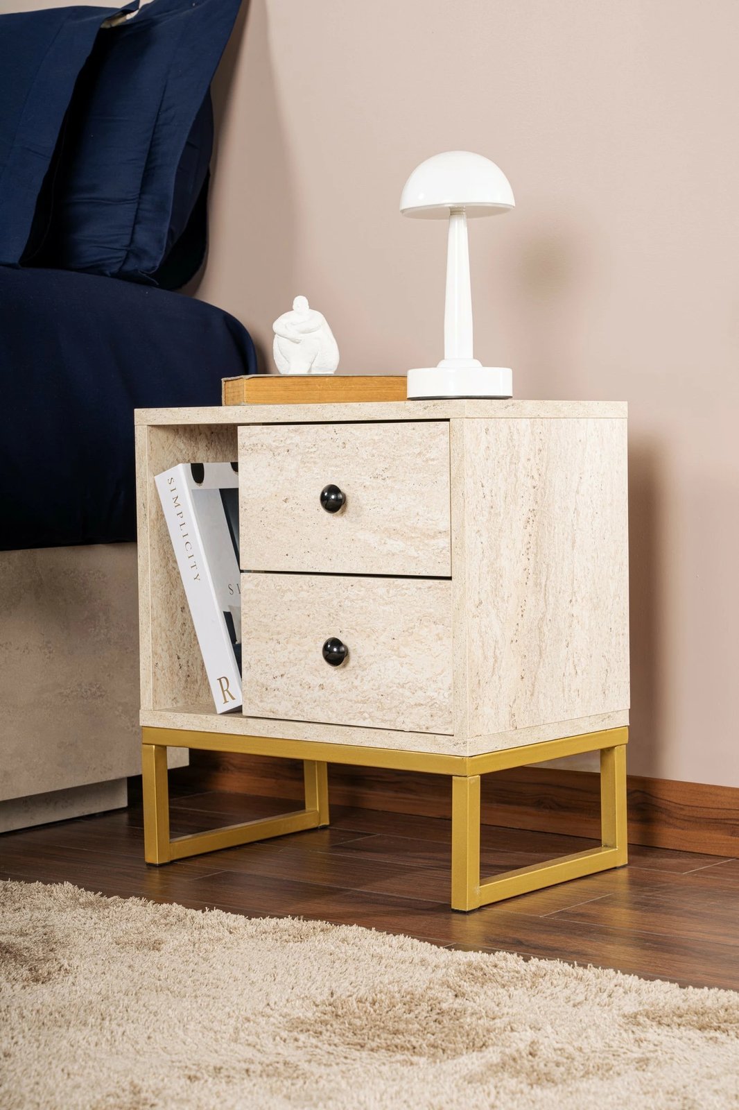 Komodinë Nordure, ngjyrë travertin, ar