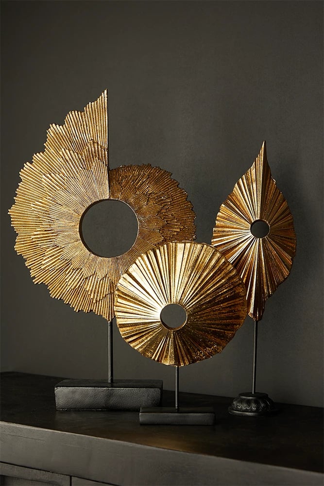 Dekor USSIA Totem, polirezine, ar dhe e zezë, 14x8x42 cm Dekor USSIA Totem, polirezine, ar dhe e zezë, 14x8x42 cm