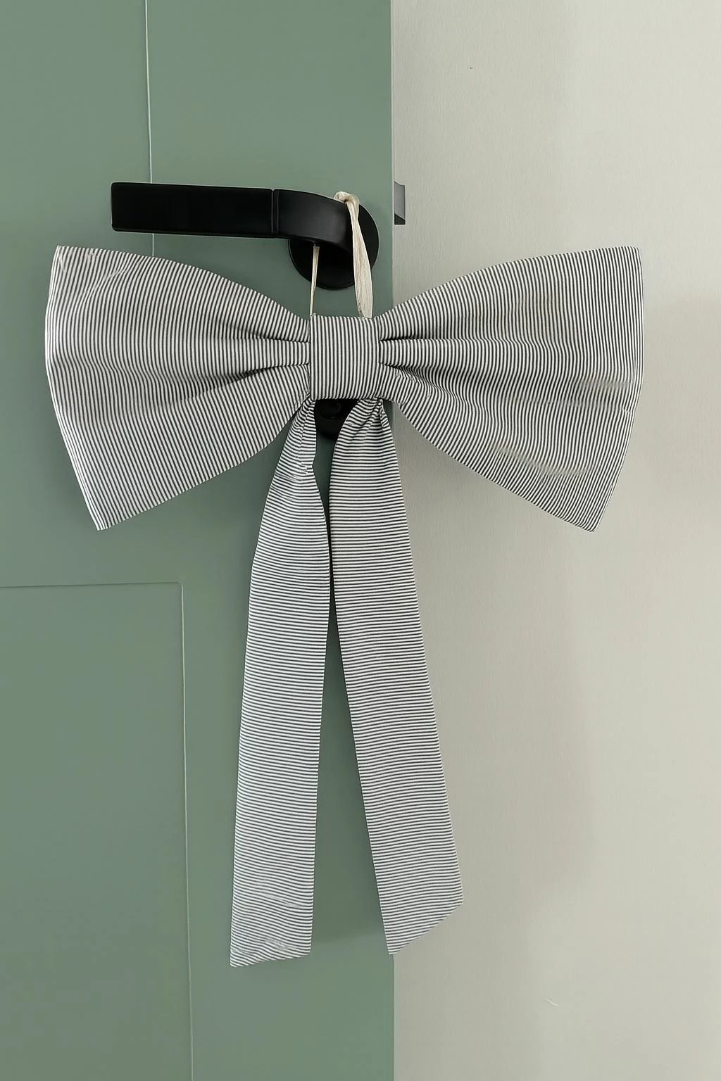 Dekor për derë, Evila Originals, Door Bow-7, gri dhe bardhë, 35x45x4 cm