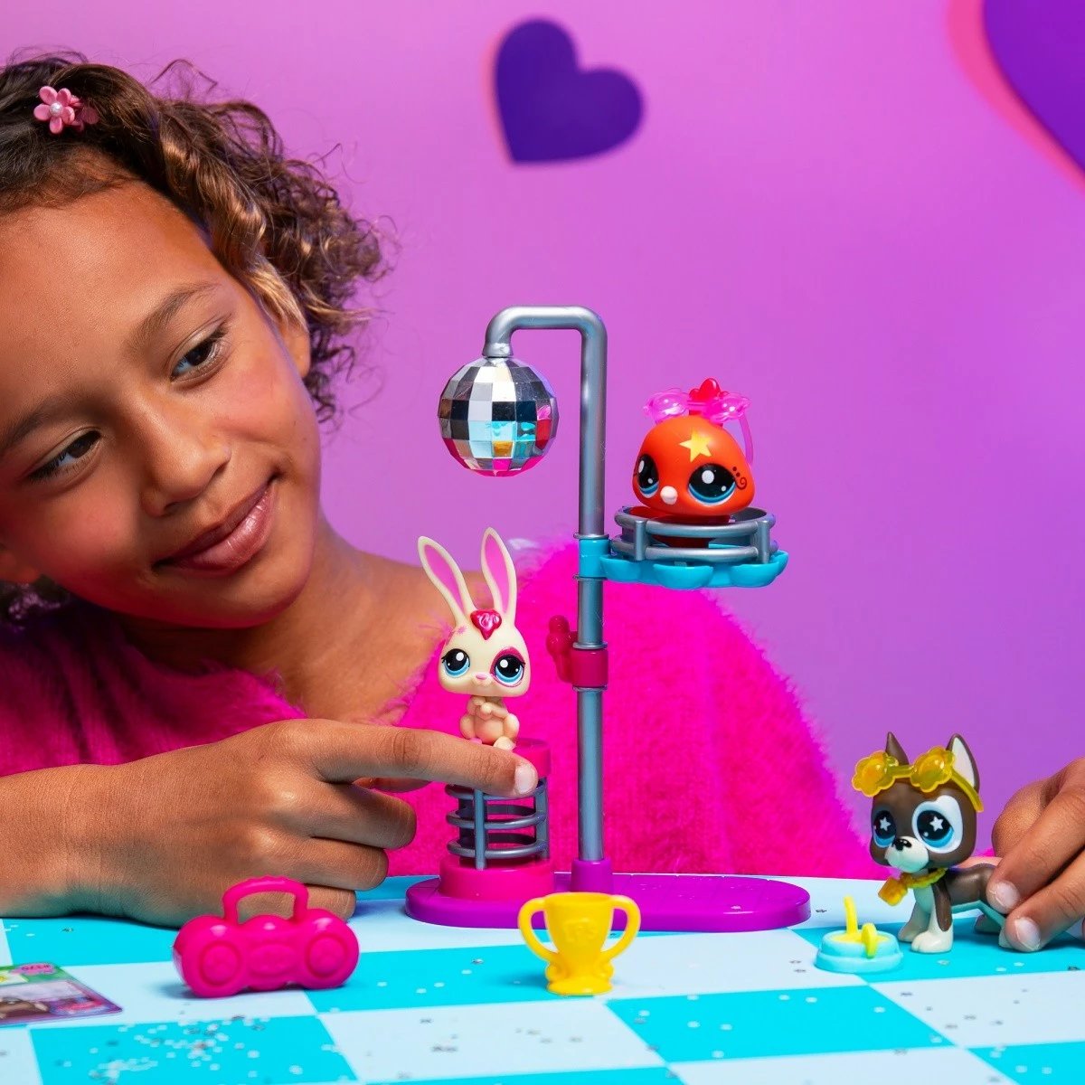 Set figurina Littlest Pet Shop Disco Nights Play Pack, 3 copë, me aksesorë