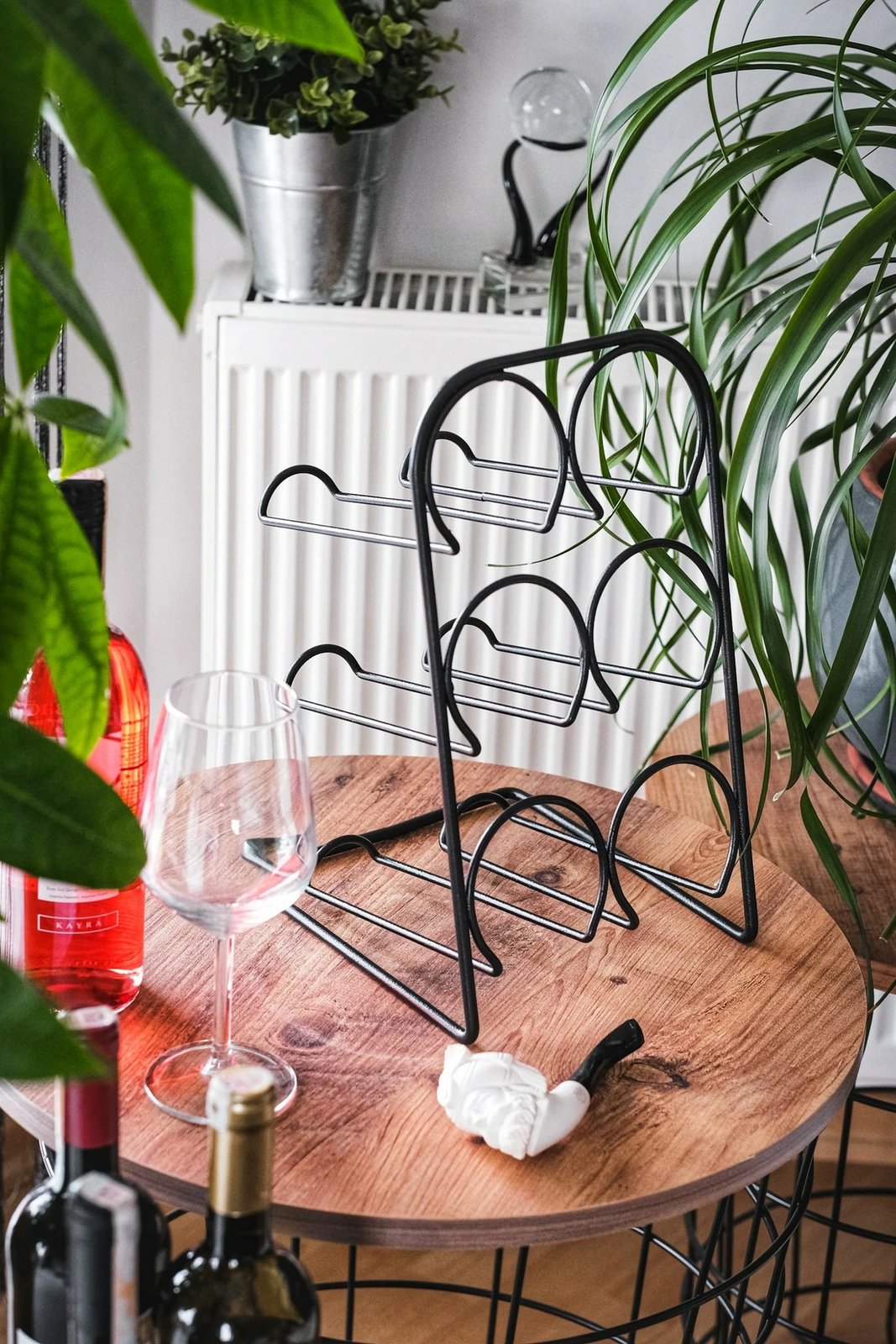 Mbajtës shishe vere, Skye Decor, ngjyrë e zezë