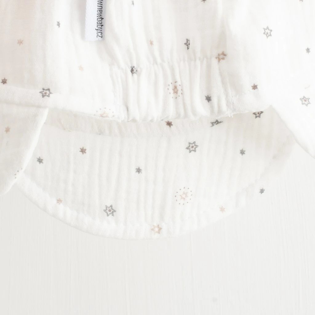 Kapelë verore bebe me strehë, New Baby Arthur, 100% pambuk muslin, madhësi 68/74, e bardhë