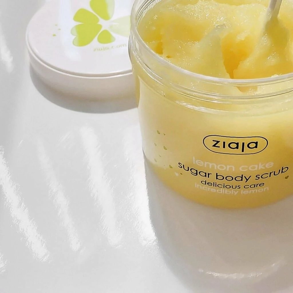 Scrub për trup me limon Ziaja, 300 ml 
