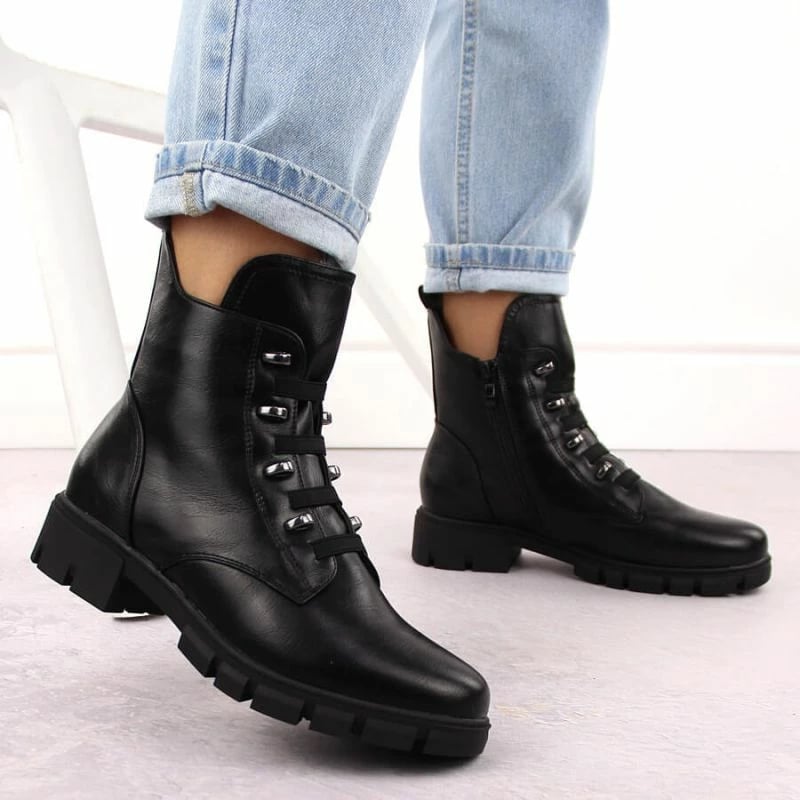 Çizme për femra M.Daszyński, të zeza