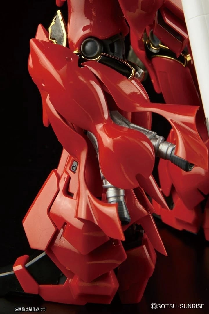 Model Sinanju Bandai RG 1/144, e kuqe Model Sinanju Bandai RG 1/144, e kuqe