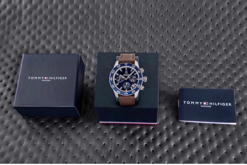 Orë dore për meshkuj Tommy Hilfiger, kafe