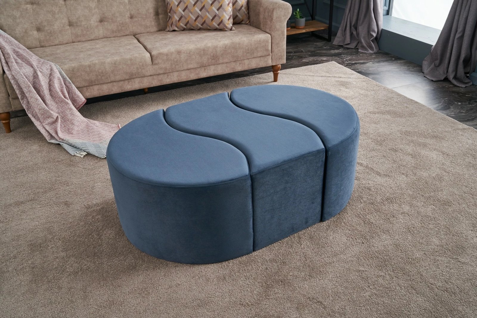 Puf Atelier del Sofa Alya, kadife blu