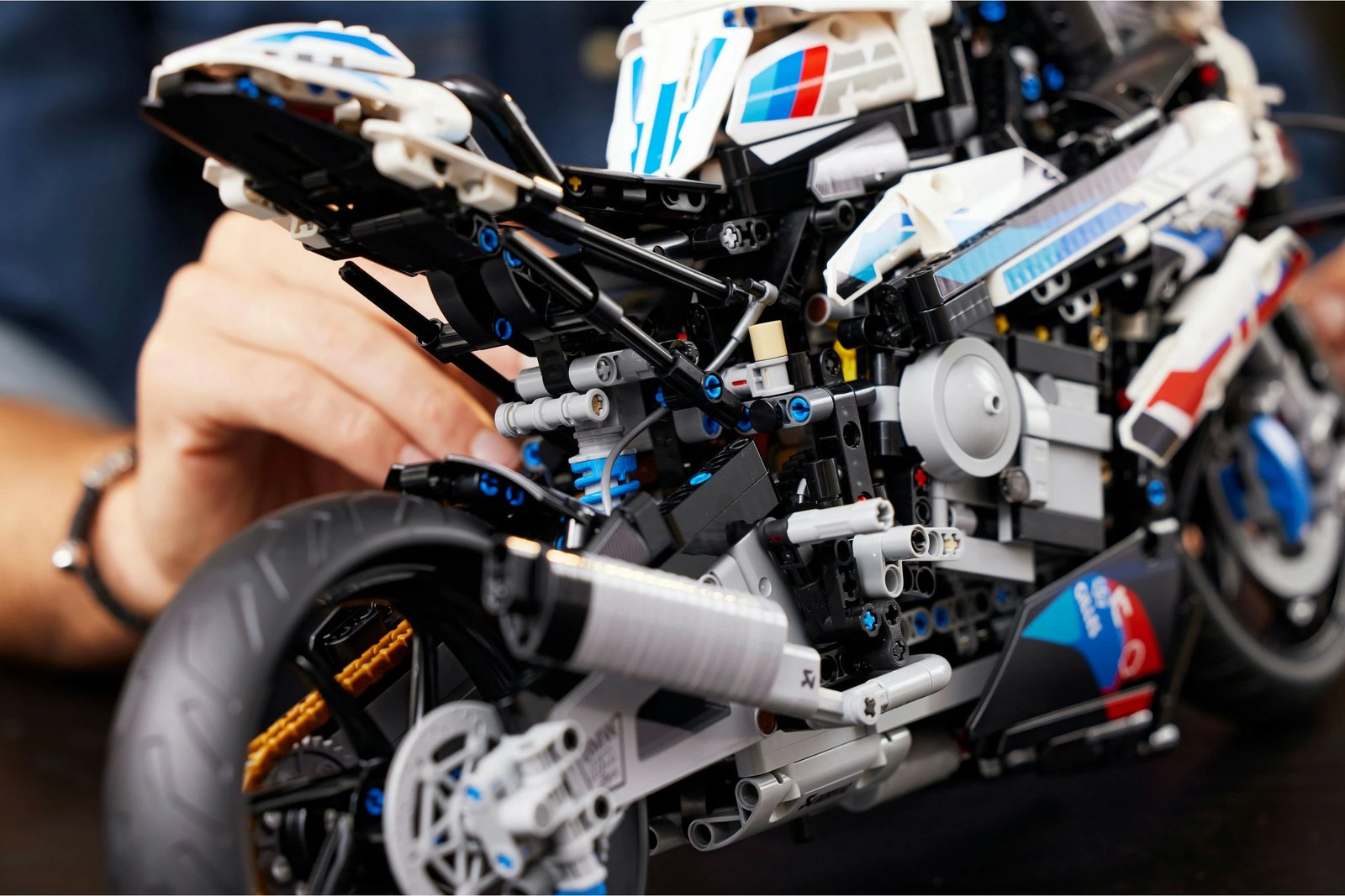Set ndërtimi LEGO Technic BMW M 1000 RR, 1921 pjesë, shumëngjyrësh Set ndërtimi LEGO Technic BMW M 1000 RR, 1921 pjesë, shumëngjyrësh