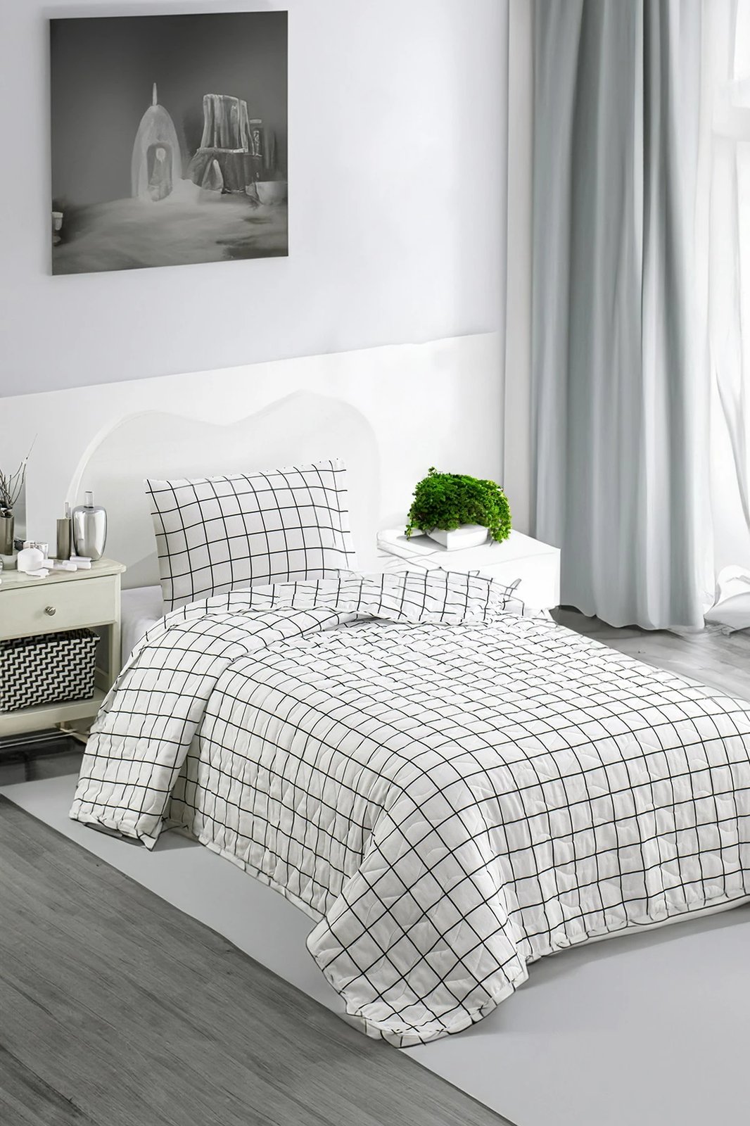 Përparëse për shtrat tek, Artus, e zezë-bardhë