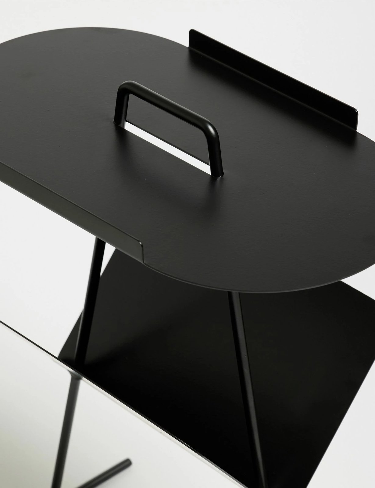 Tavolinë anësore Skye Decor, Goddy, e zezë