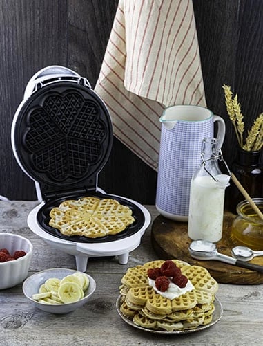 Pjekës waffle, Adler CR 3022, 1000 W, termostat, 5 zemra, veshje qeramike jo-ngjitëse, e bardhë