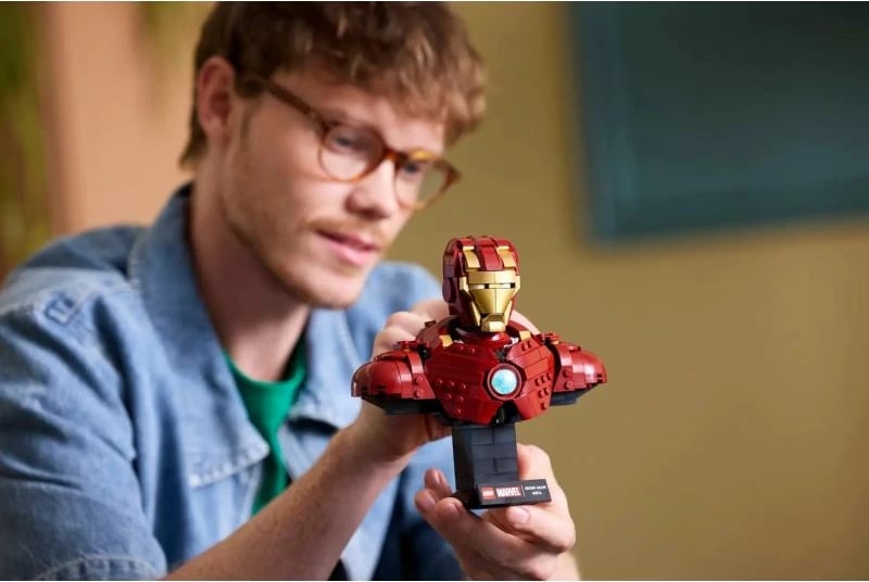 Set LEGO Marvel bust Iron Man