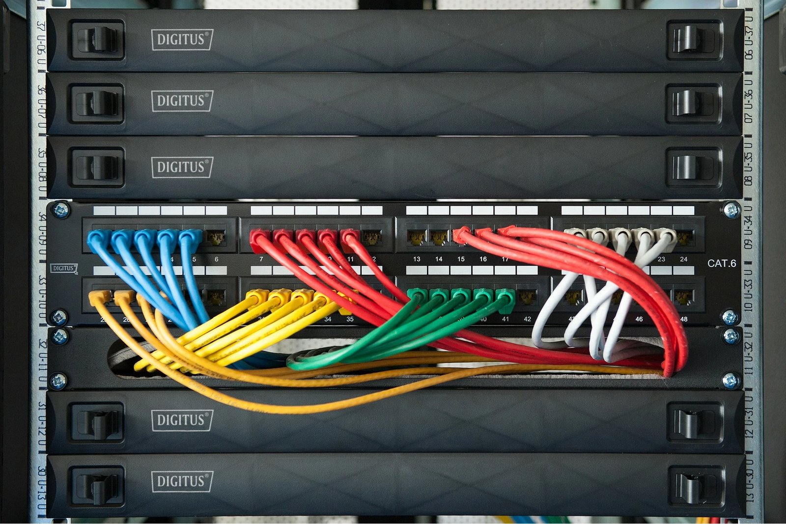 Panel bosh Digitus 1U, për kasë rrjeti/serveri, snap-in, 19 inç, i zi