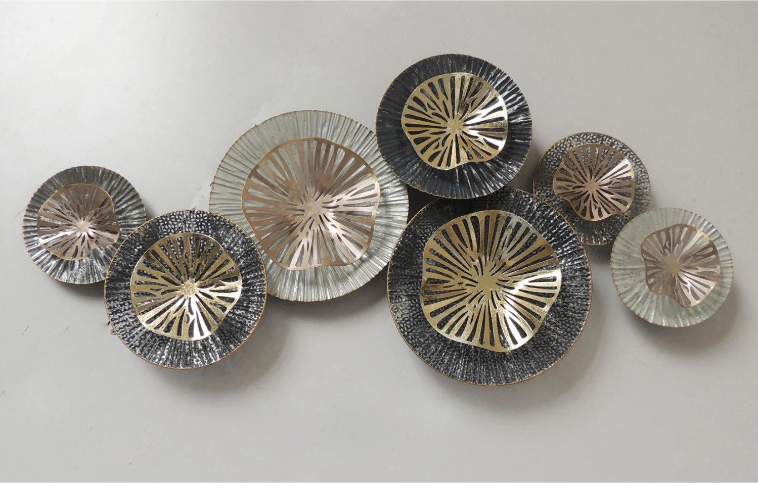 Dekor metalik për mur, ngjyrë karboni-gri e bardhë-ari, FH7158, 98.5x7x46 cm