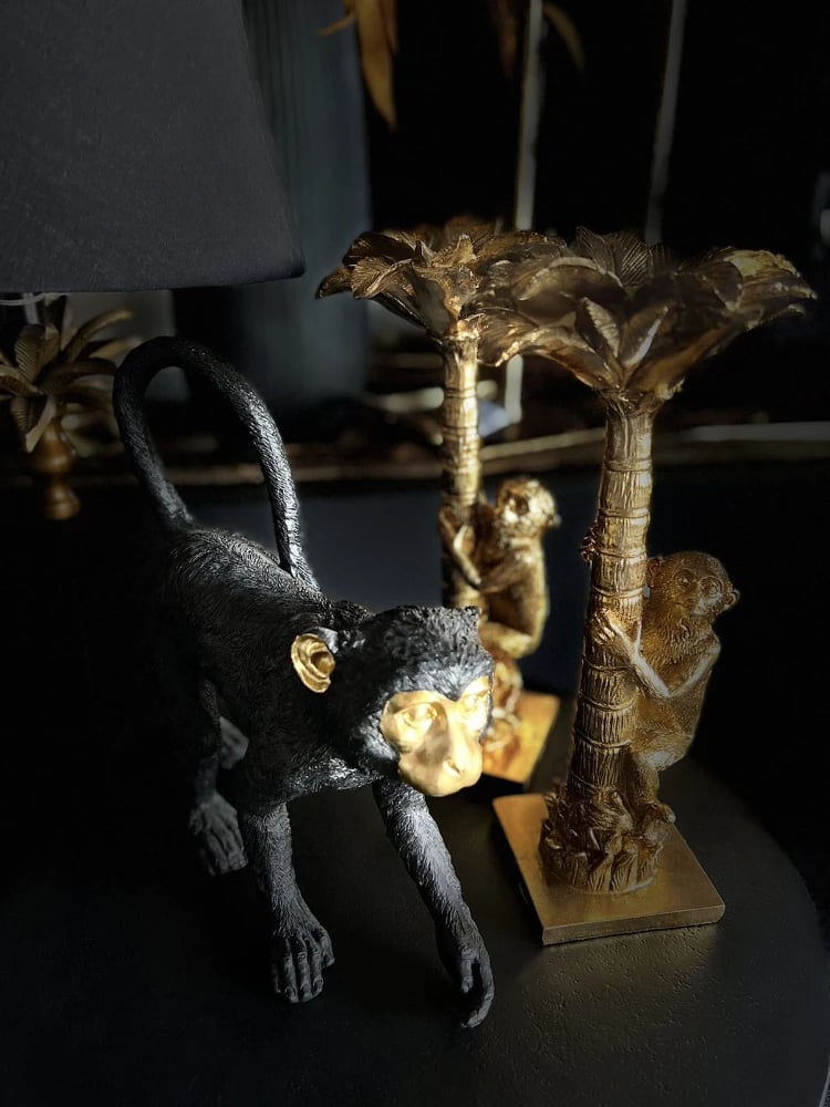 Mbajtës qiriri JAVAN, polirezine, ngjyrë ari, 14x14x32cm Mbajtës qiriri JAVAN, polirezine, ngjyrë ari, 14x14x32cm