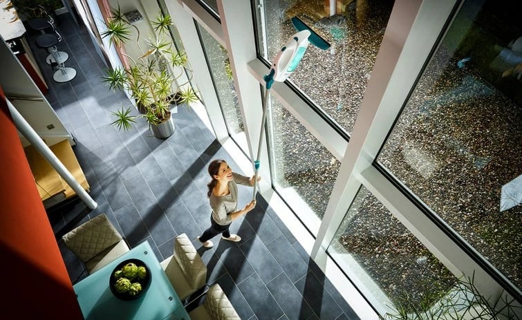 Pastrues elektrik për dritare Leifheit 51016, kaltër/bardhë Pastrues elektrik për dritare Leifheit 51016, kaltër/bardhë