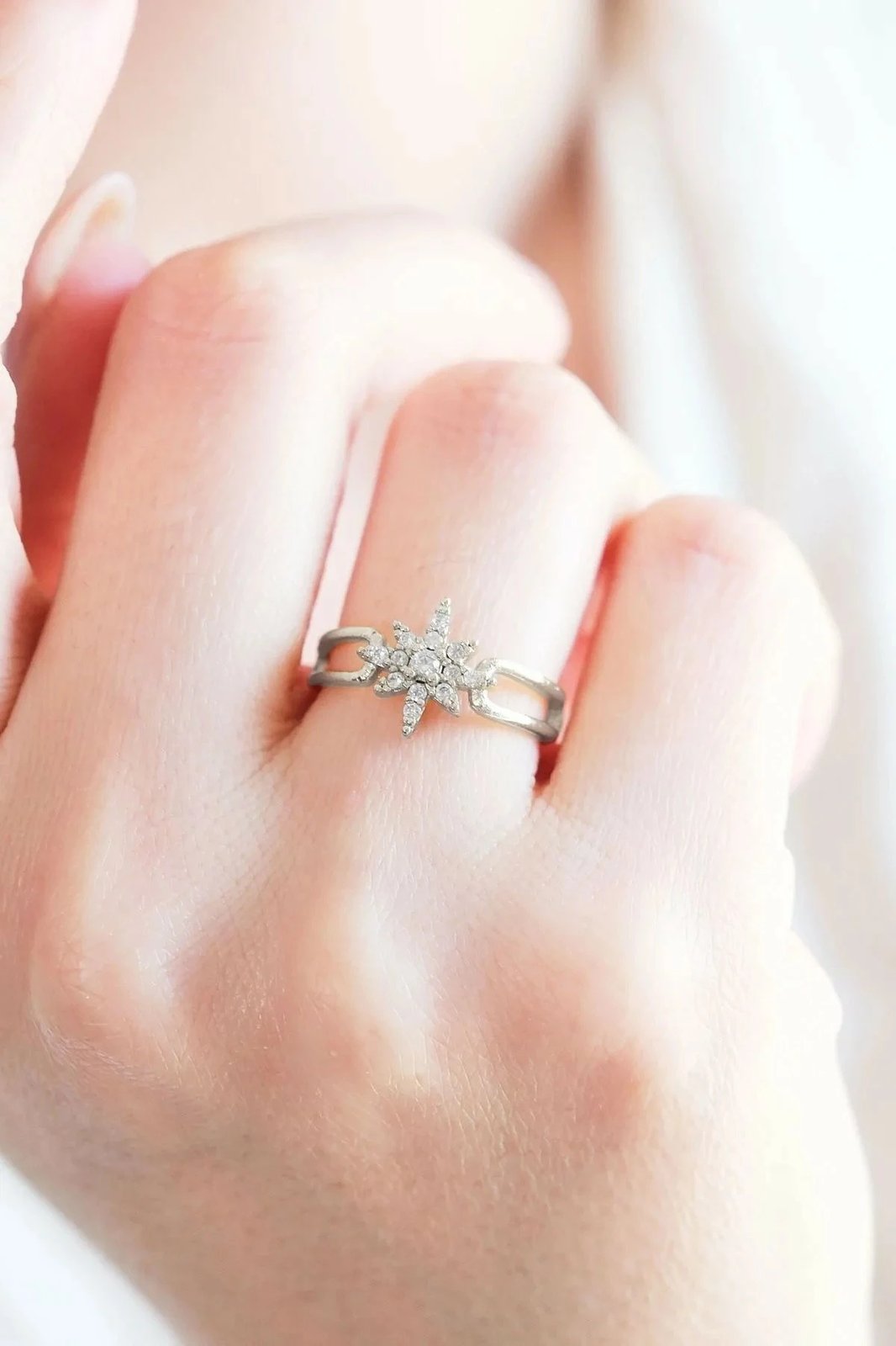 Unazë argjendi Jumeon, ngjyrë argjendi, me gur zirkoni, një madhësi