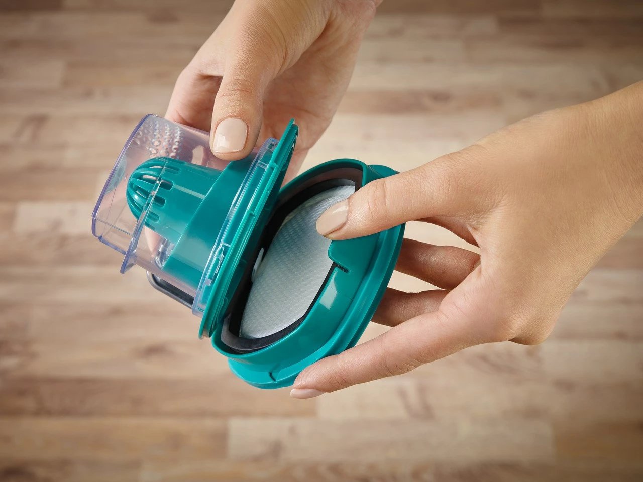 Fshesë elektrike pa kabllo Leifheit PowerVac 2in1, 20V, pa qese, bardhë/kaltër Fshesë elektrike pa kabllo Leifheit PowerVac 2in1, 20V, pa qese, bardhë/kaltër