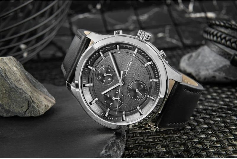 Orë dore për meshkuj Calvin Klein, e zezë