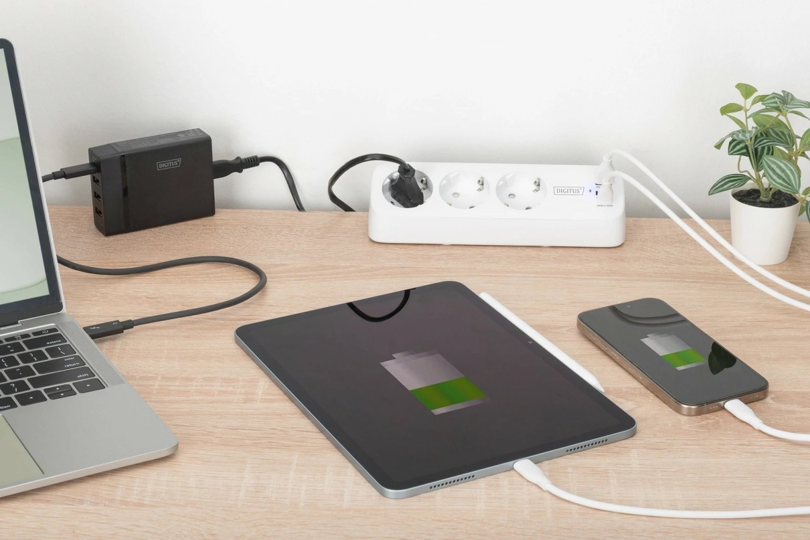 Zgjatues tavoline, Digitus DA-70626, 3 prize Schuko + 2x USB-A 12W + USB-C 30W, kapëse për tavolinë, kabllo 1.5m, e bardhë