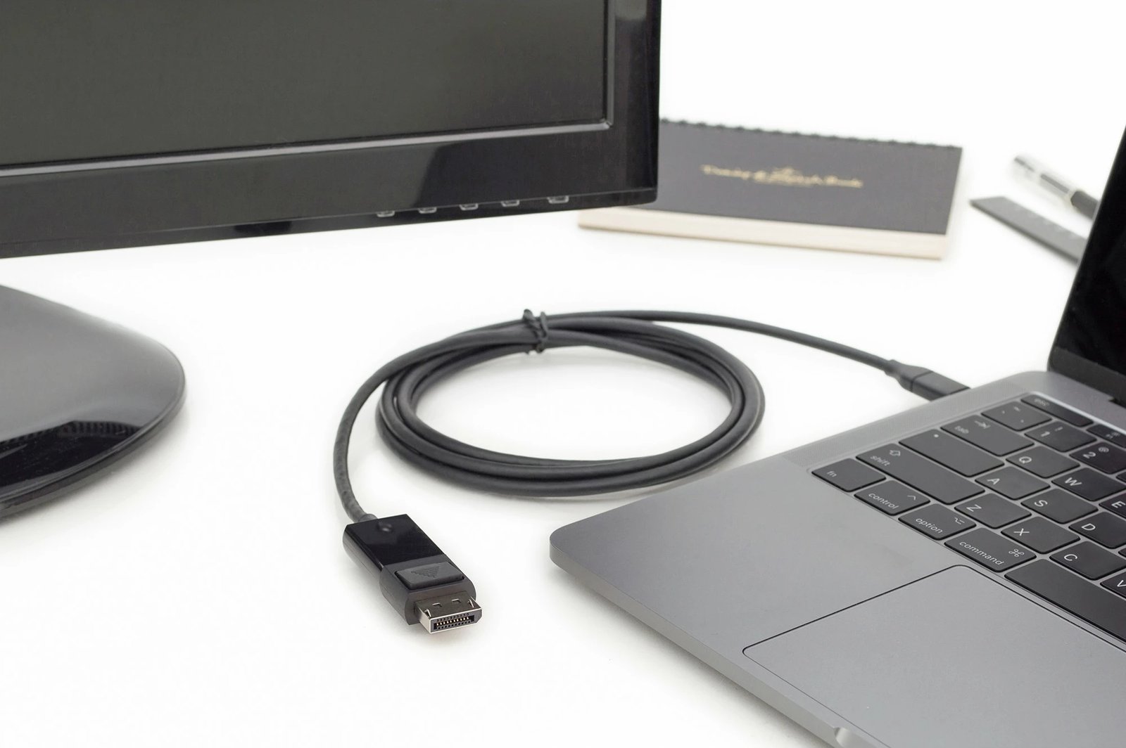 Adapter kabllo USB-C në DisplayPort Digitus 2.0m i zi