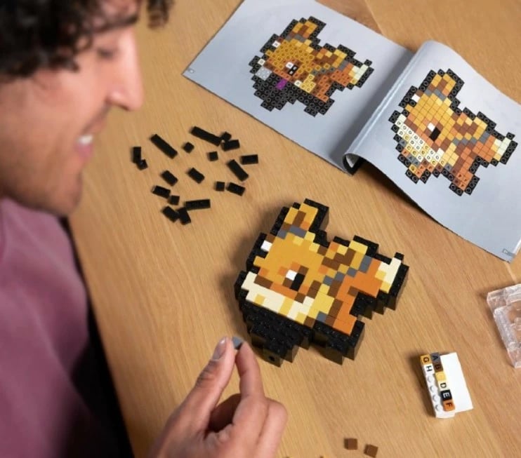 Set ndërtimi Mega Bloks Pokemon Eevee Pixel Art, 323 pjesë