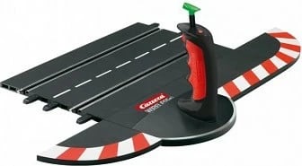 Kullë kontrolli piste Carrera RC 10110, për pista lodrash 1:43, e zezë/kuqe/bardhë