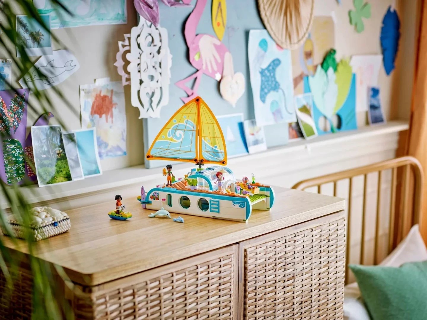 Set LEGO Friends Travel Boat Adventure 42664, 685 pjesë, me 4 minifigura