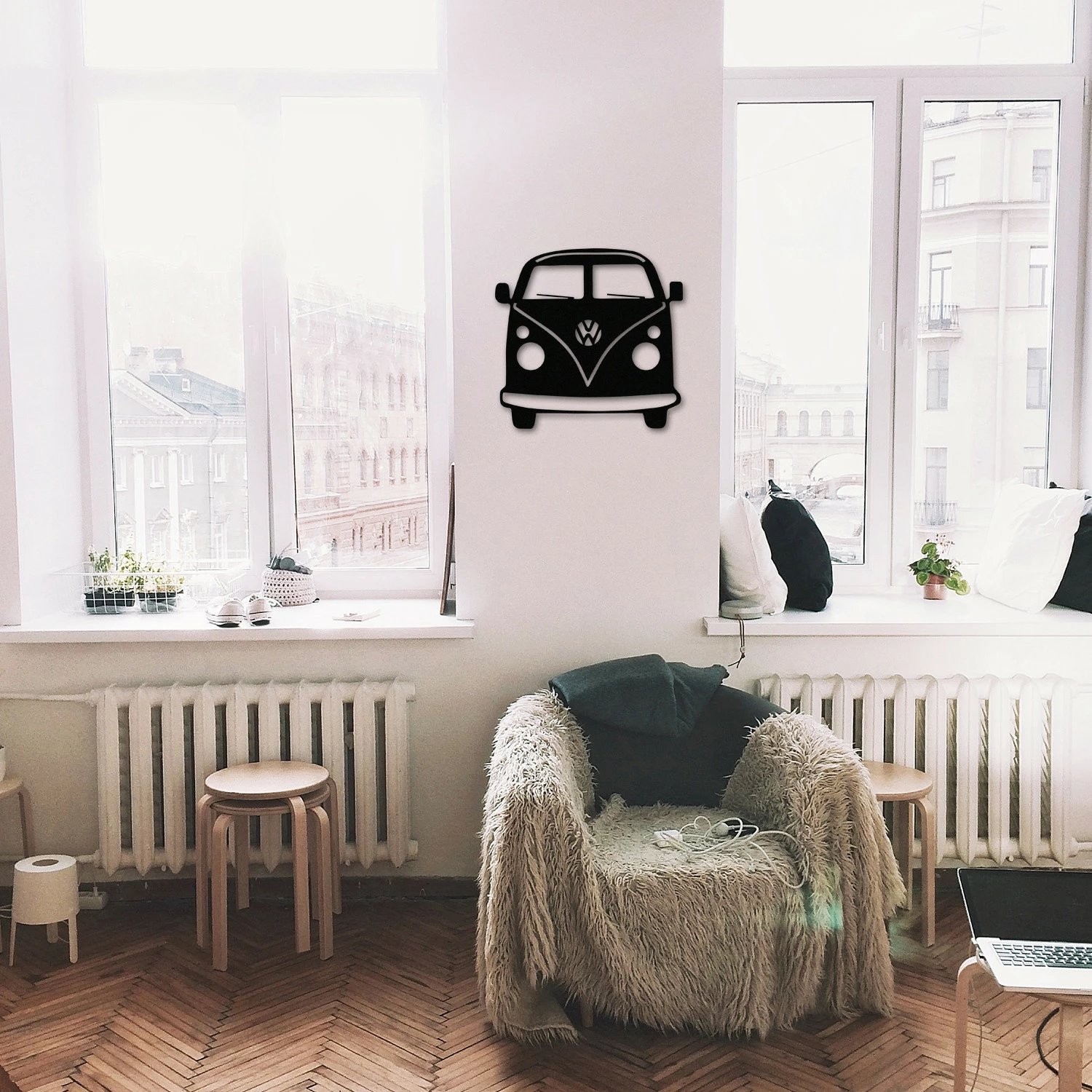 Aksesor dekorativ metalik për mur, dizajn Vosvos, ngjyrë e zezë, 32x36cm