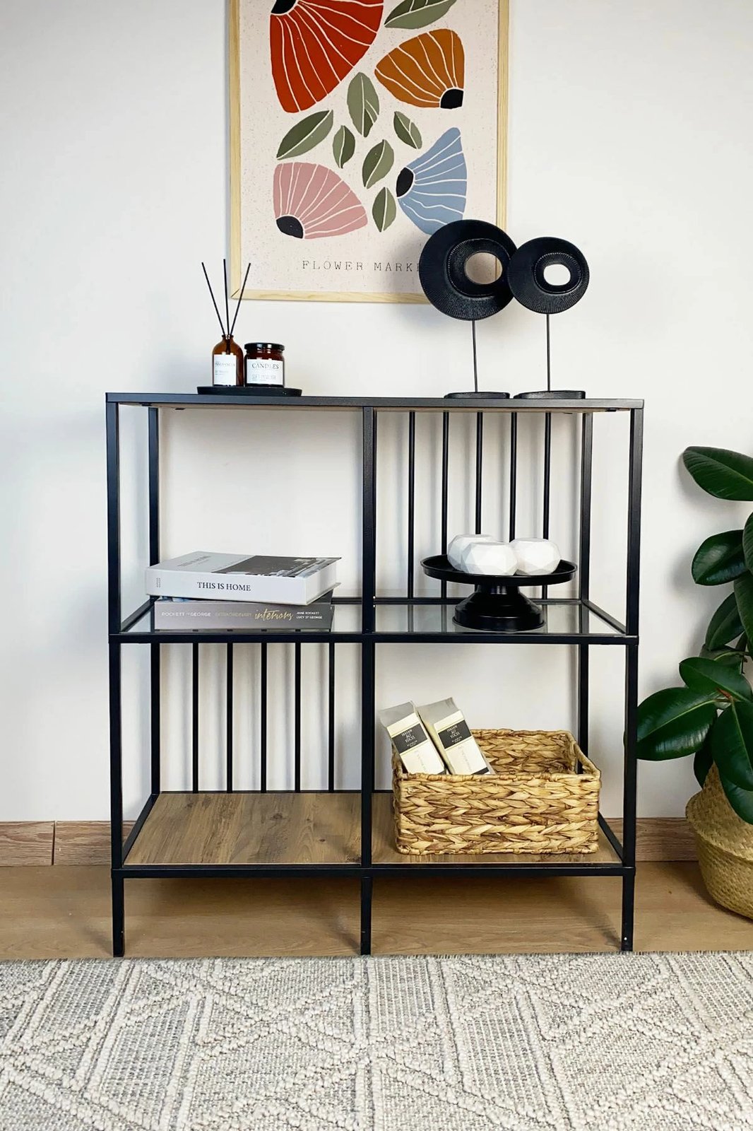 Komodë Hanah Home, ngjyrë lis Atlantik, xham transparent