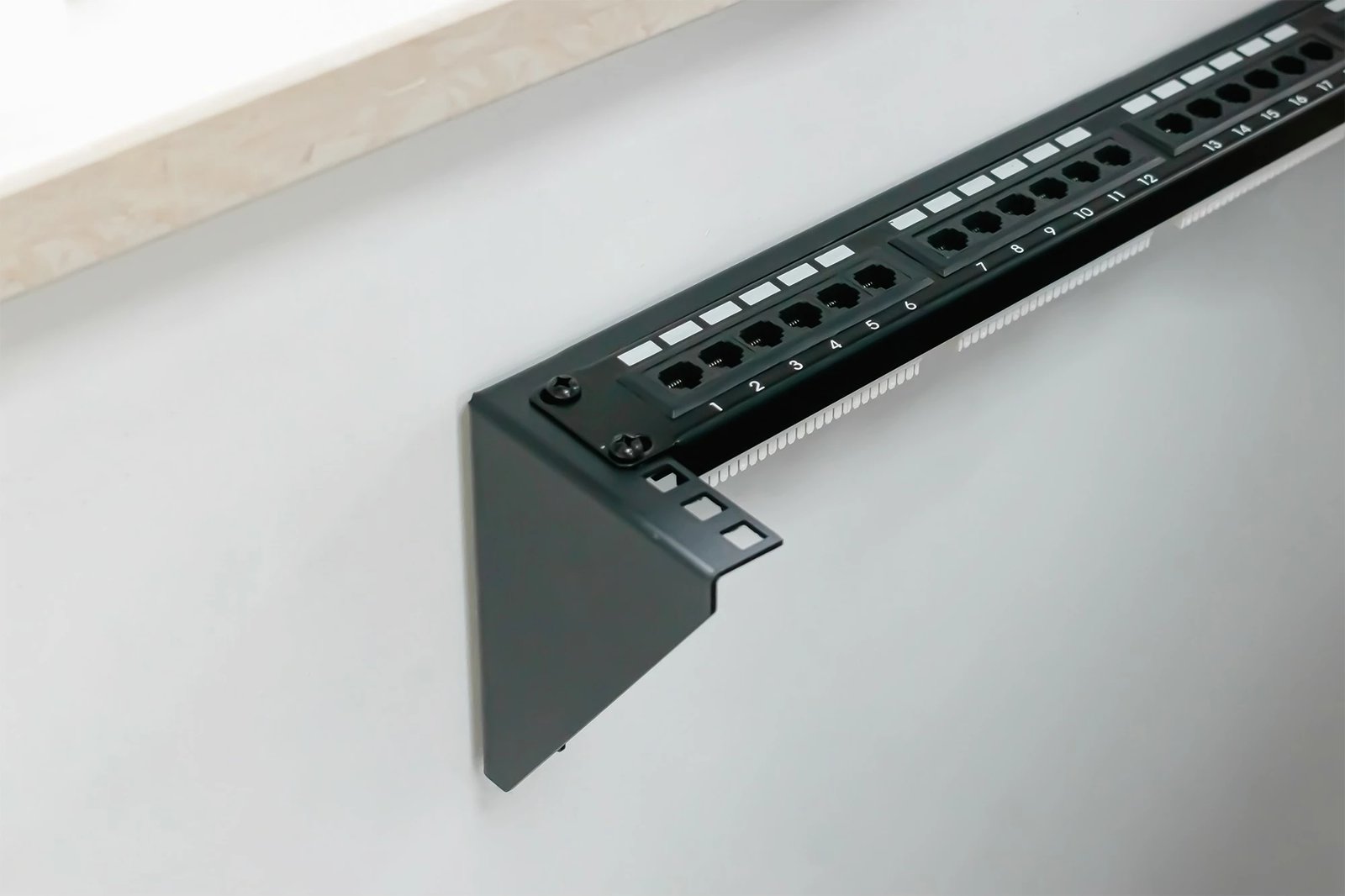 Mbajtëse murale Digitus 19 inç, 6U, e zezë