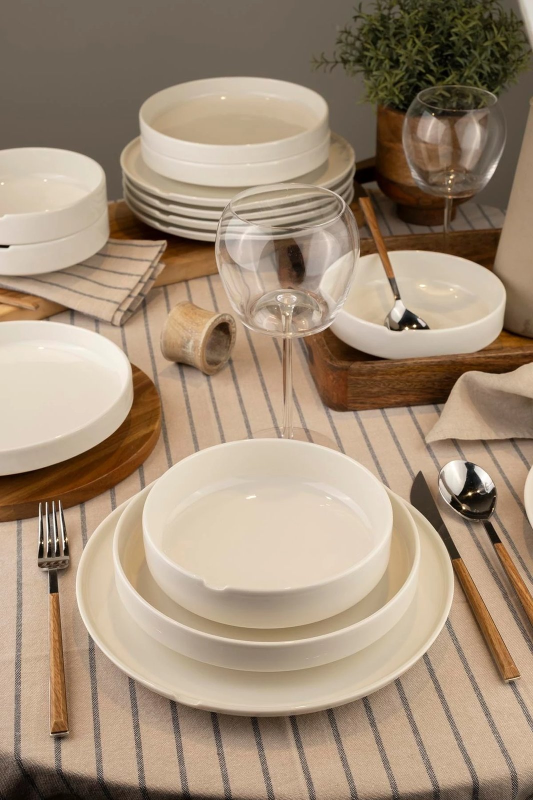 Set darke 18 pjesësh Hermia Concept, BNCTO18Y400