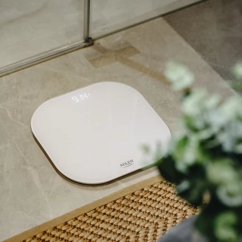 Peshore banjoje Adler AD 8188, kapacitet 180 kg, saktësi 100 g, ekran LED, xham i temperuar 5 mm, e bardhë