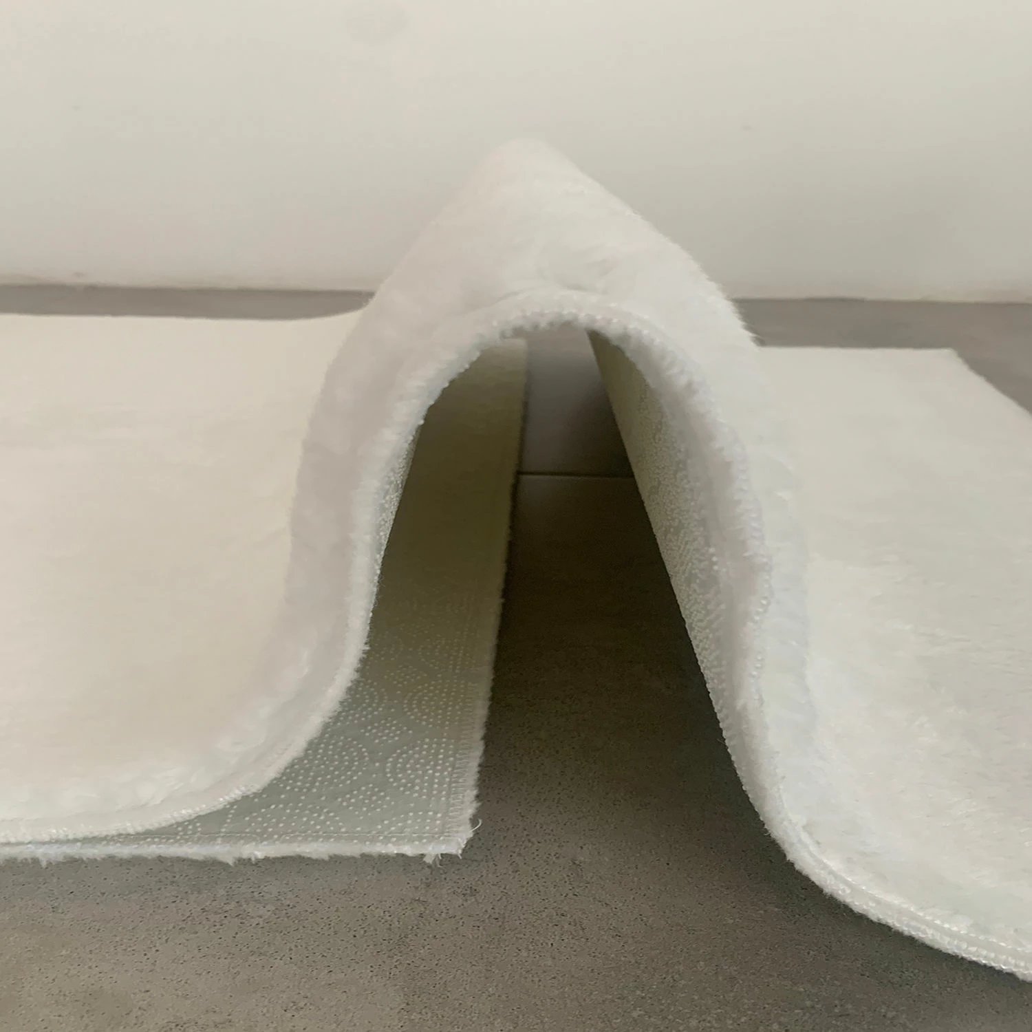 Tapet për banjo Mijolnir, 75x120 cm, i bardhë Tapet për banjo Mijolnir, 75x120 cm, i bardhë