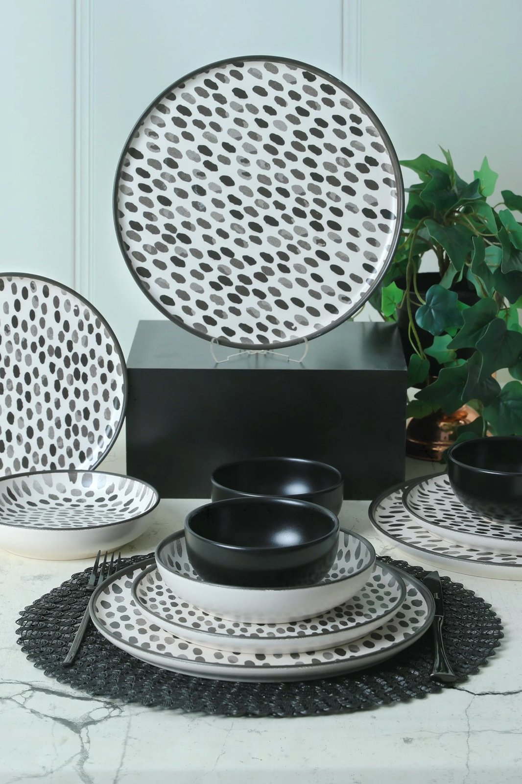 Set enësh për drekë, qeramikë, 24 copë, Hermia Concept, ngjyrë e zezë dhe e bardhë