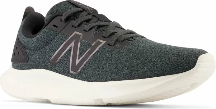 Atlete për femra New Balance, të bardha dhe të zeza