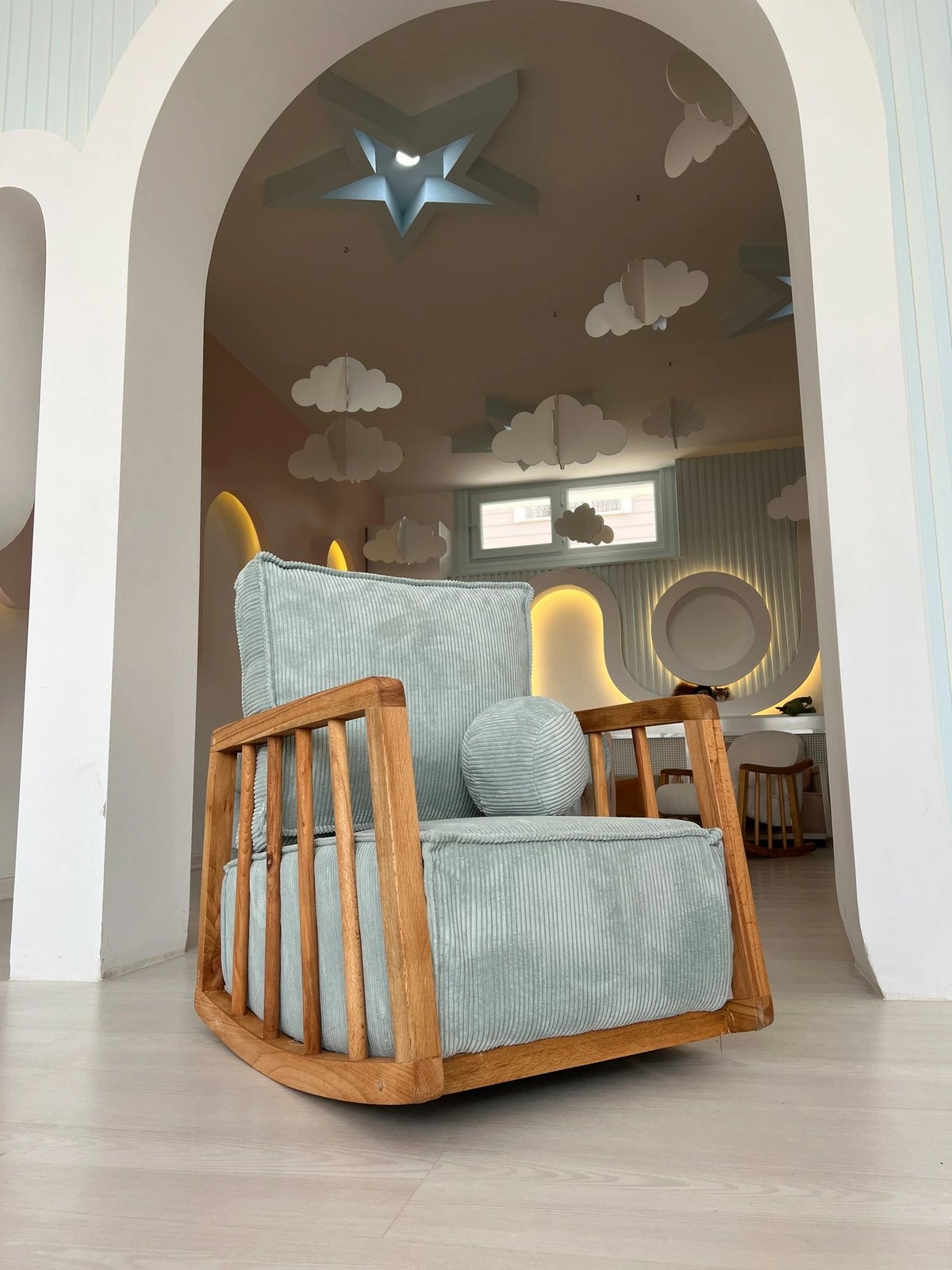 Karrige sallanan me krahë, ngjyrë kaltër, Atelier del Sofa