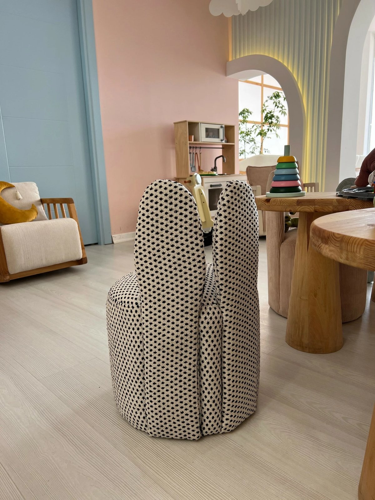 Karrige me krahë Atelier del Sofa, Bunny - Puantiye, e zezë dhe e bardhë