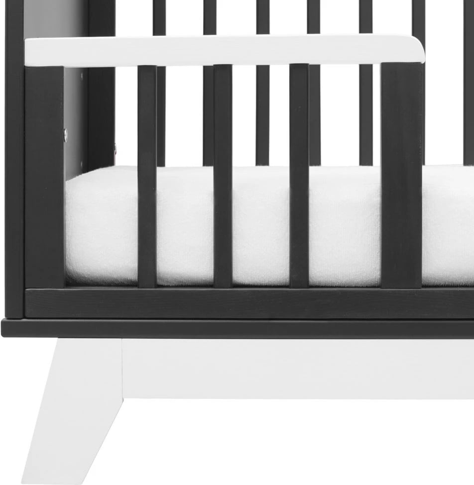 Krevat bebe, New Baby, Marcus 120x60 cm, kornizë pishe, 3 nivele të bazës, barrierë sigurie, funksion divani, grafit/bardhë