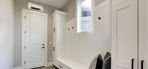 Perde ajri ngrohëse Adler AD 7714, 2200W max, 2 nivele 1000/2000W, element qeramik, termostat 7–38°C, kohëmatës javor, telekomandë, montim muri, bardhë