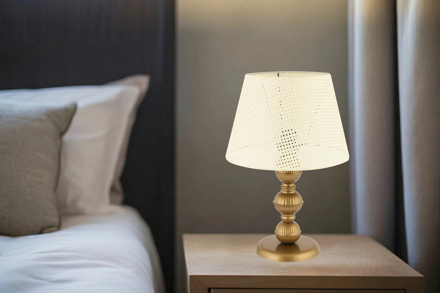 Llambë tavoline Opviq, 300 Hazeran, krem dhe ari