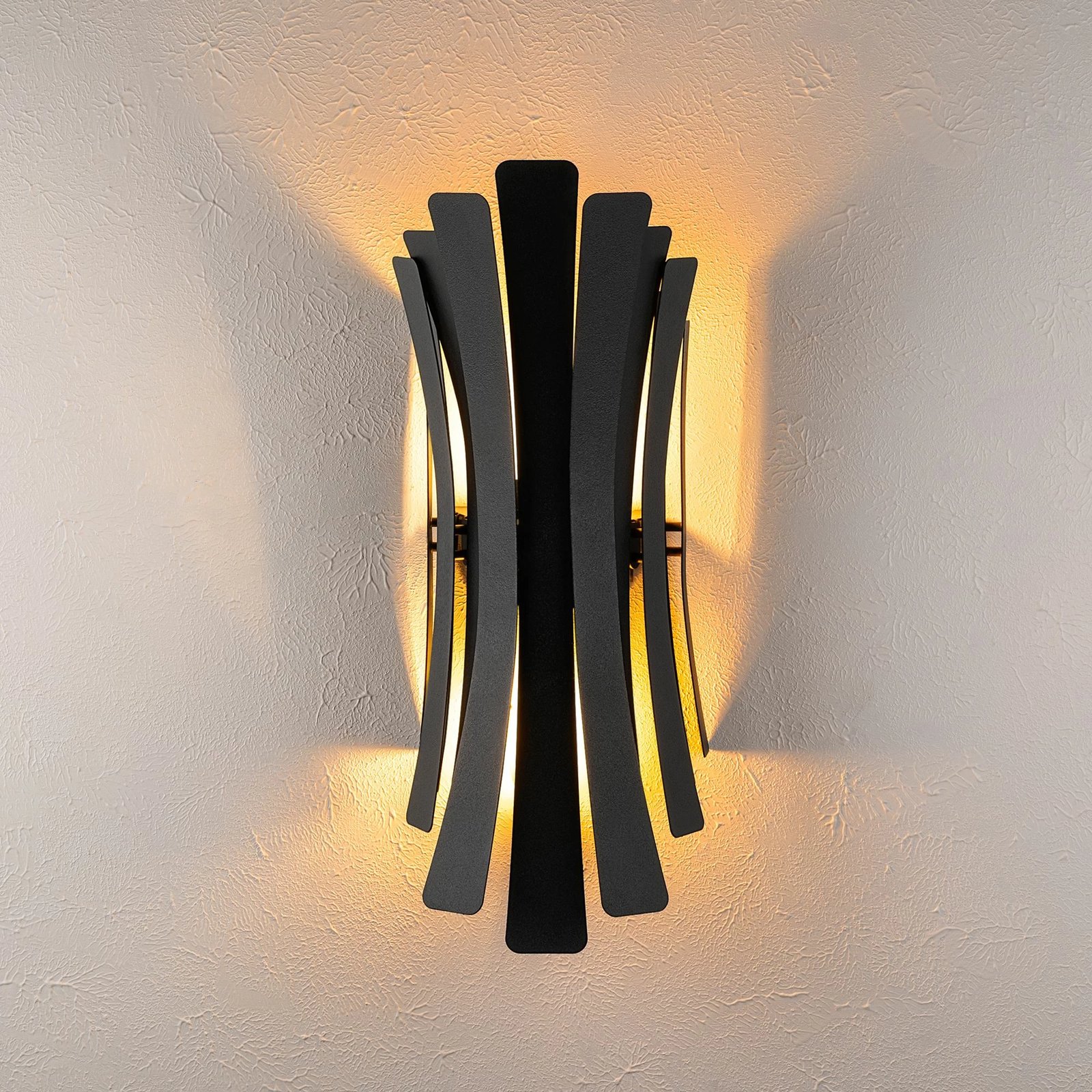 Llambë muri Opviq, Lınea - 15440, ngjyrë e zezë, trup metalik