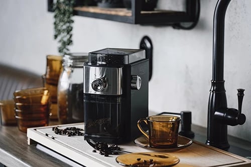 bluarëse kafe me rrota metalike, Adler AD 4448, hinkë 250g, depozitë 100g, rregullim i imtësisë dhe 2–12 porcione, 150W (300W max), e zezë/inox bluarëse kafe me rrota metalike, Adler AD 4448, hinkë 250g, depozitë 100g, rregullim i imtësisë dhe 2–12 porcione, 150W (300W max), e zezë/inox