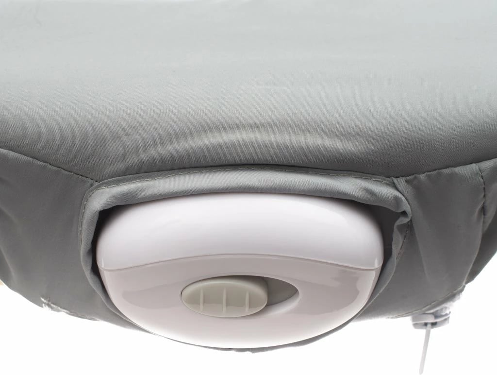 Karrige lëkundëse bebesh NEW BABY TEDDY PLUS me vibrim, 4 shpejtësi, 12 melodi, rrip sigurie 5-pikësh, 0–9 kg, rrotullim 90°, gri