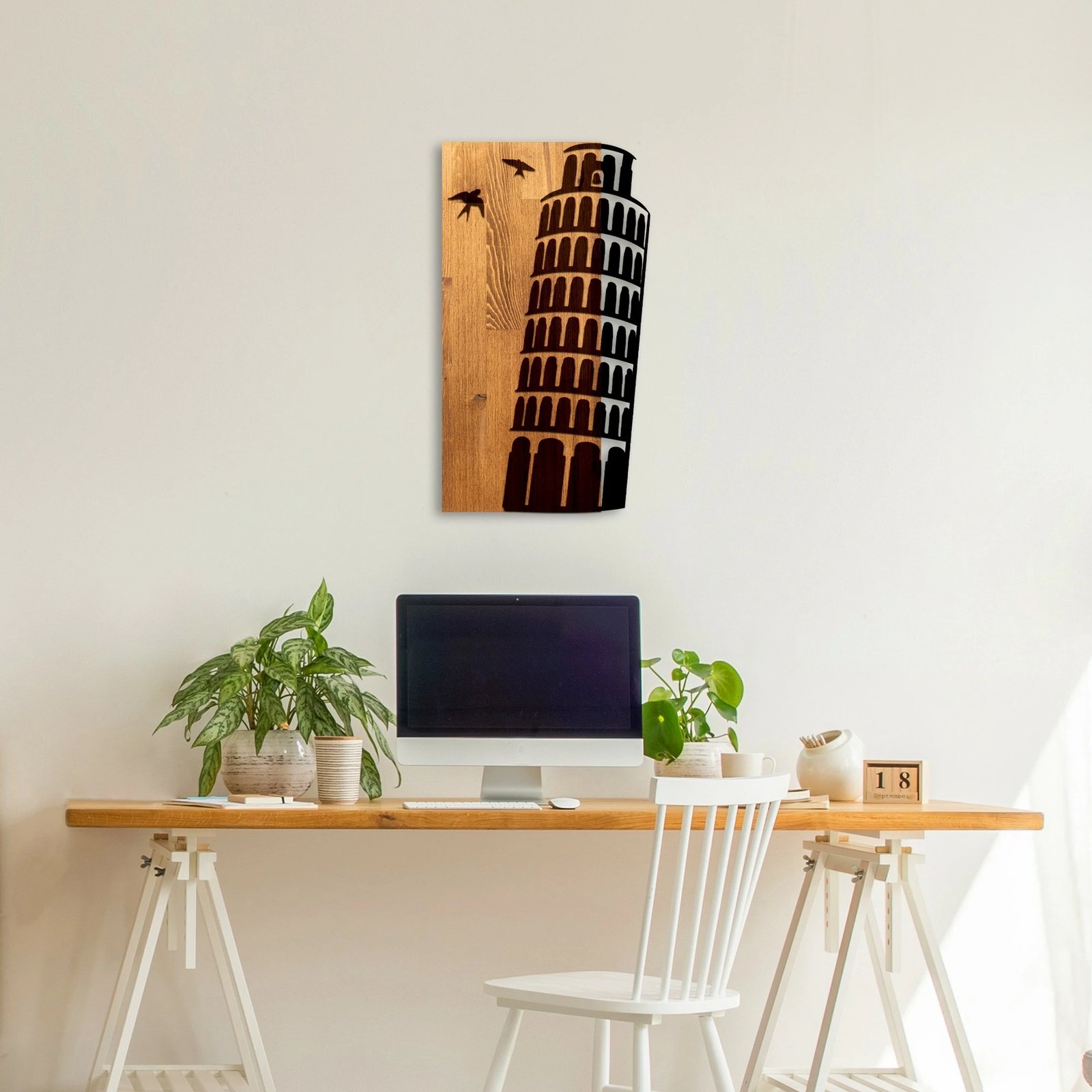 Aksesor dekorativ për mur, dru dhe metal, Kulla e Pizës, ngjyrë arre dhe e zezë