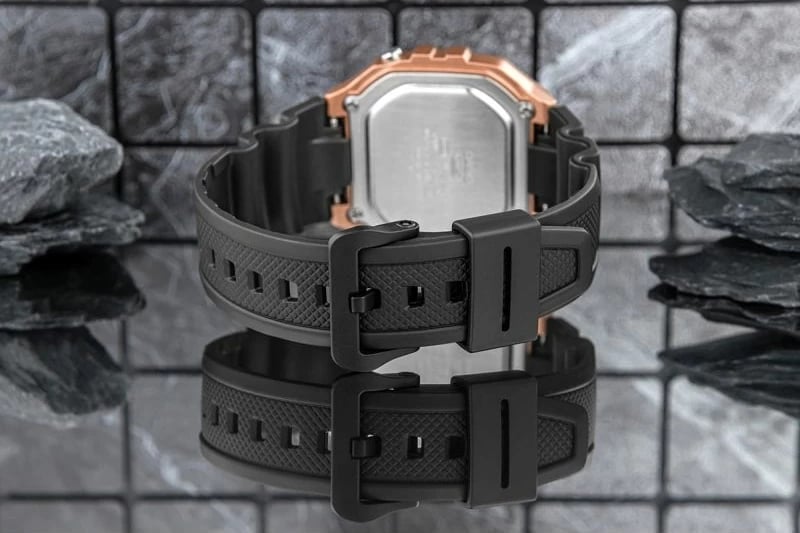 Orë dore për meshkuj CASIO, e zezë