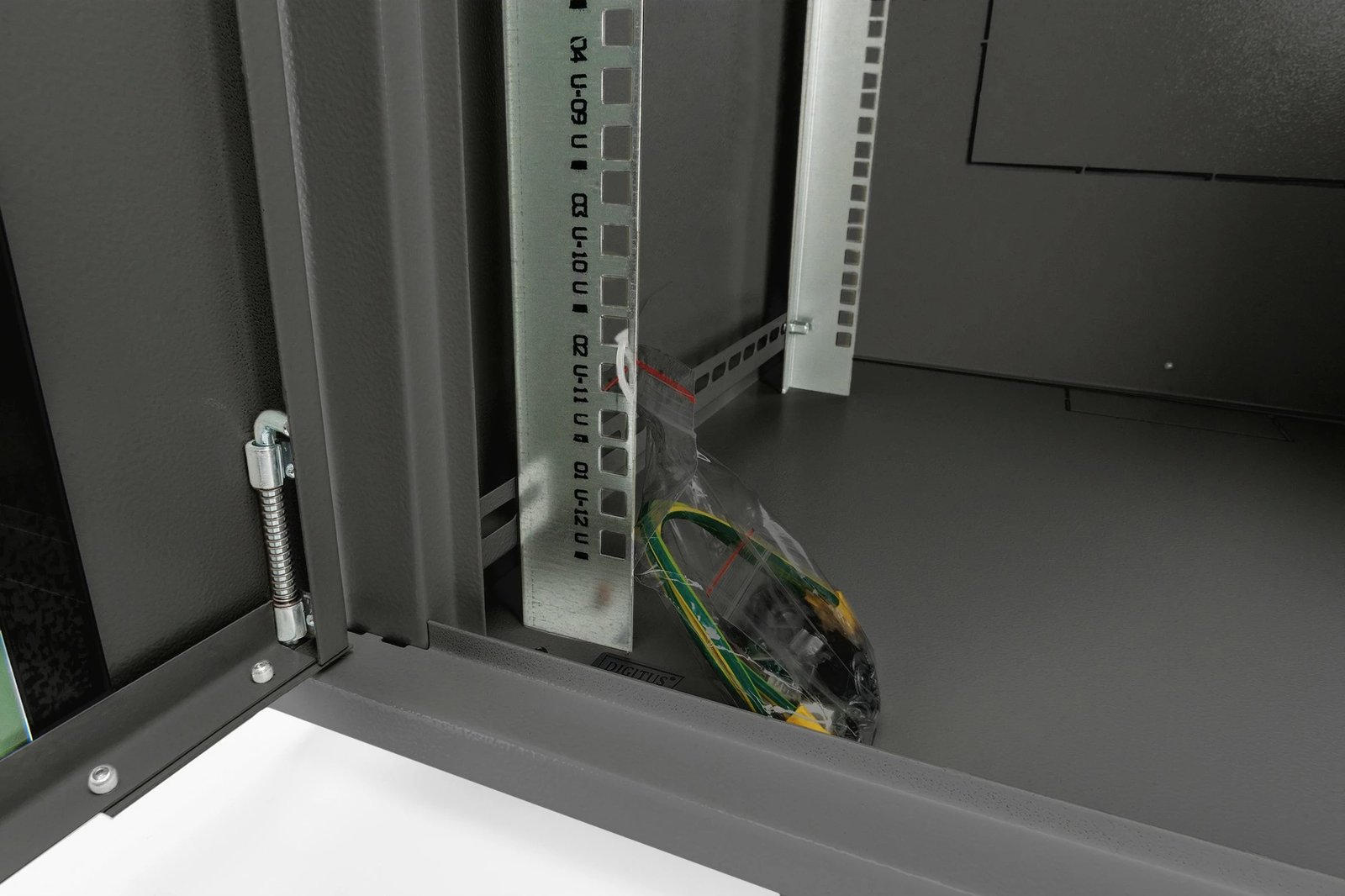 Kasë rrjeti Digitus Dynamic Basic 9U, 600x600 mm, e zezë Kasë rrjeti Digitus Dynamic Basic 9U, 600x600 mm, e zezë