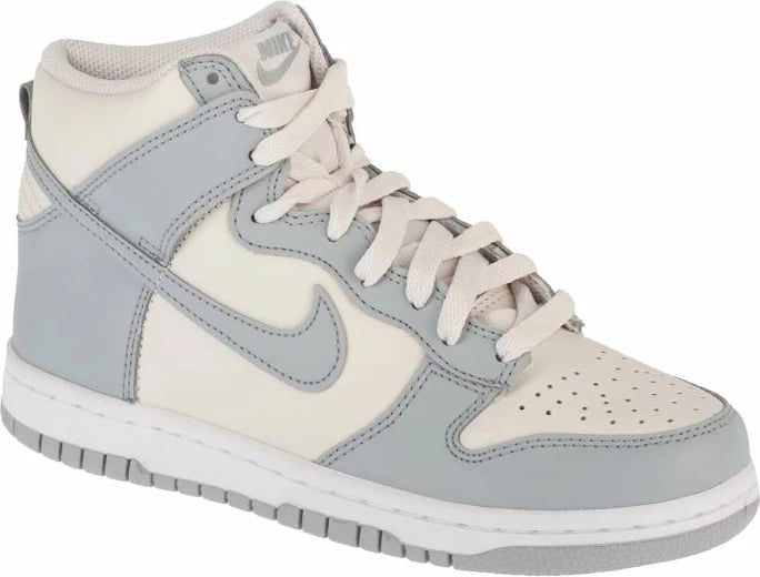 Atlete Nike për femra, të bardha