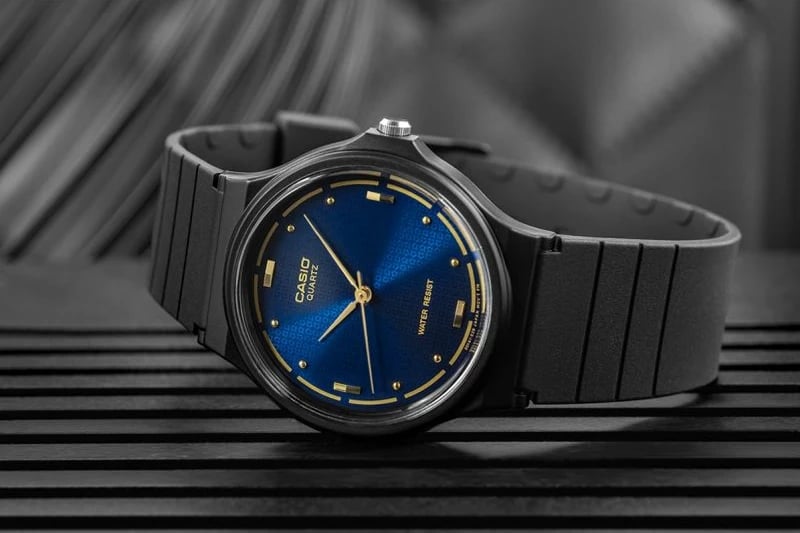 Orë dore për femra Casio, e zezë